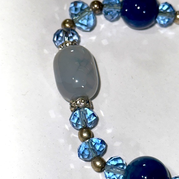 Blue Glass Bead Stretch Bracelet with Silver Beads. - Picture 3 of 10